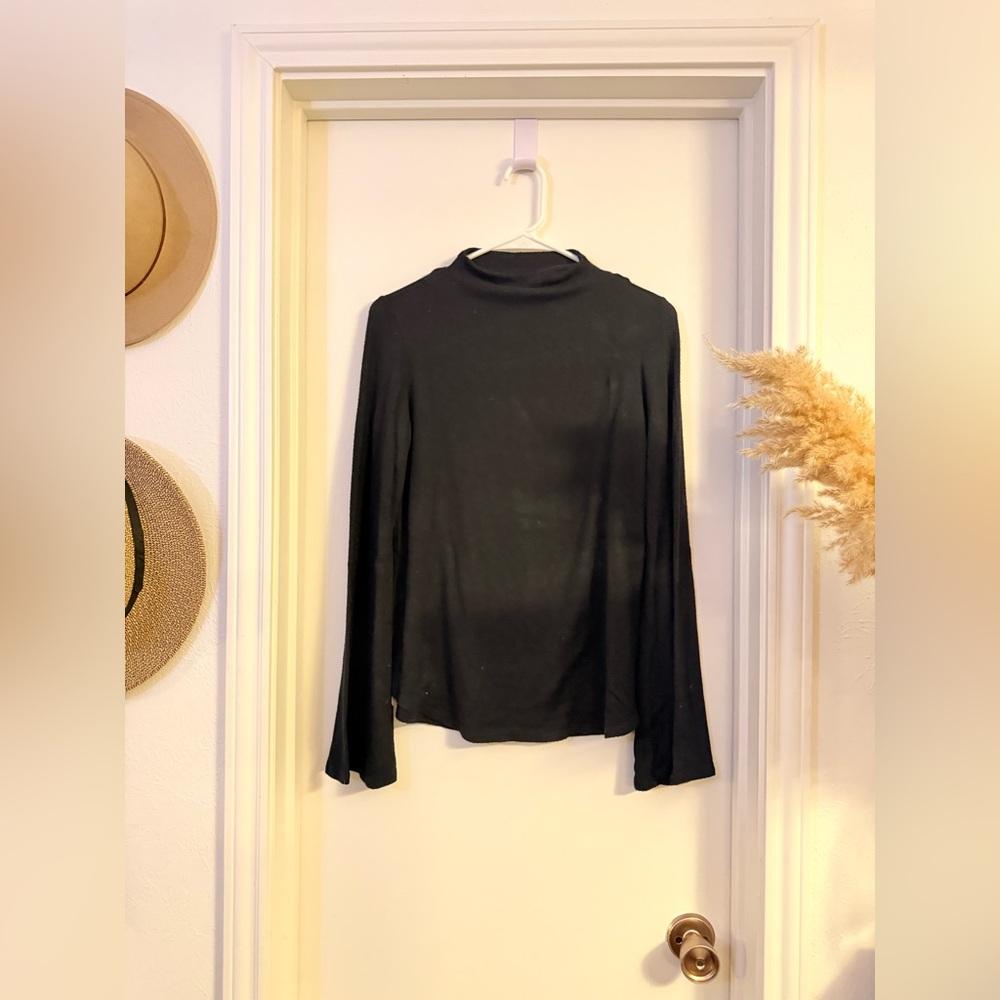 Promesa Black Turtleneck